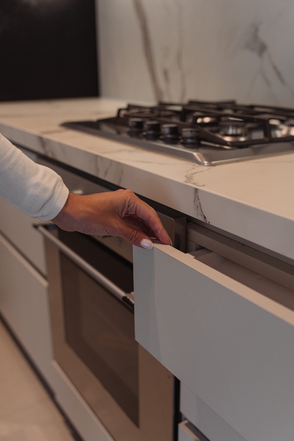 Cocina del Proyecto Martínez, detalle de grifería sobre mármol